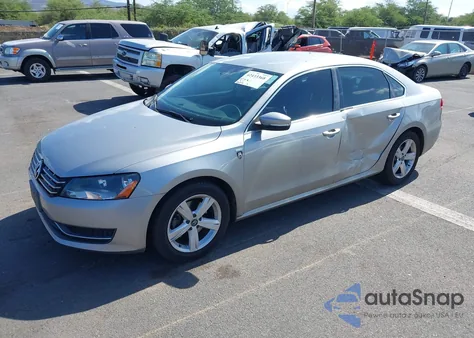 2014 Volkswagen Passat 1.8T Wolfsburg Edition z USA, uszkodzony, nr VIN 1VWAT7A39EC055174